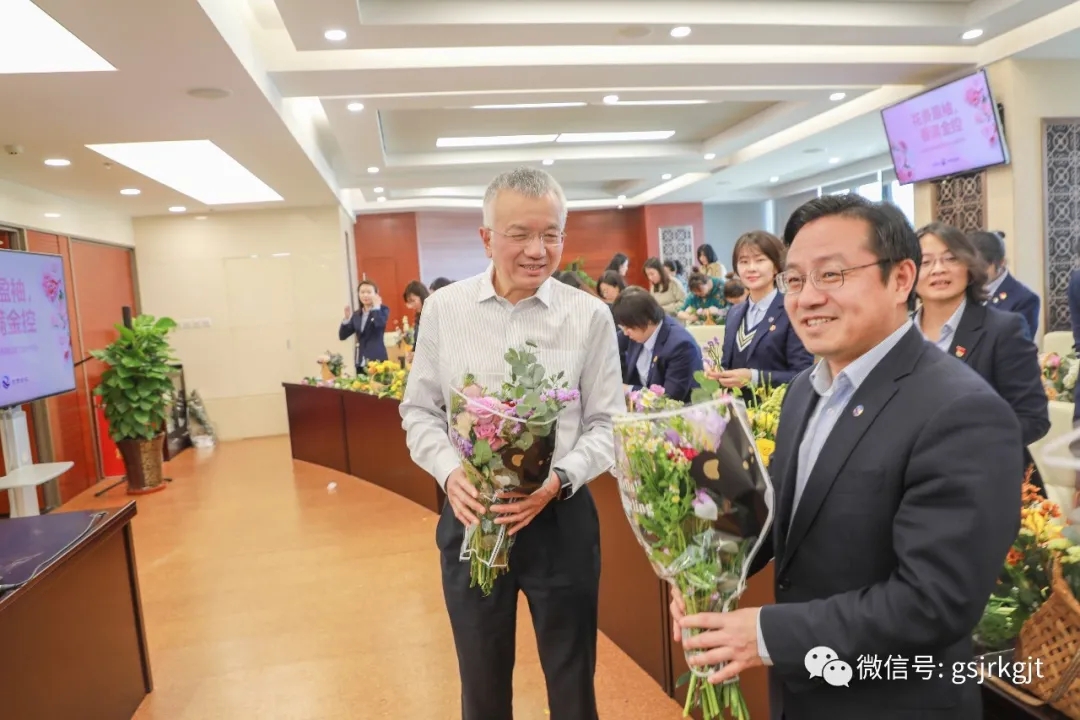 途经一场花的盛放——“花香盈袖 情满金控”插花培训活动花絮